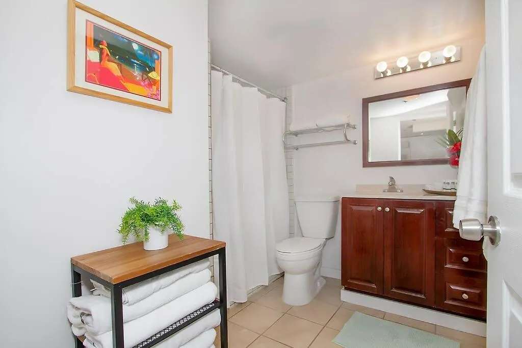 Resort Life At A Low Price- Ilikai Hotel Honolulu 0*,